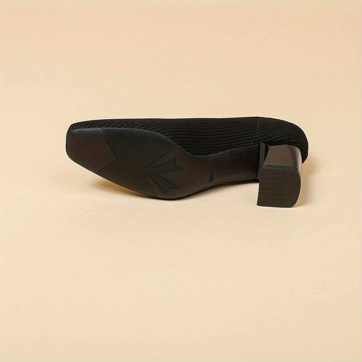 LIA – Décolleté – Stile intramontabile 6